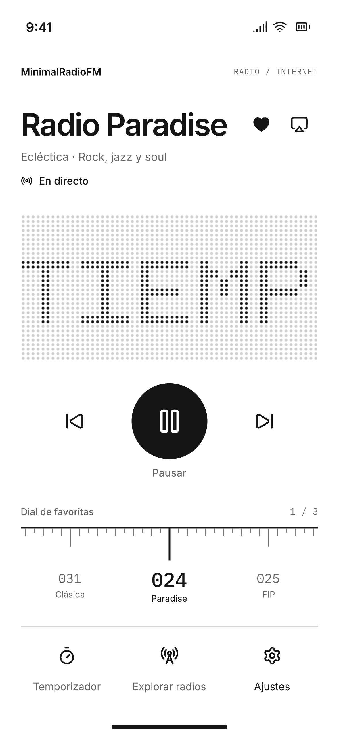 Pantalla de reproducción de MinimalRadioFM: Radio Paradise en directo, panel de puntos y dial de favoritas